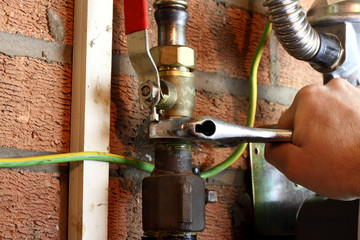 Gas Leak Repair – How to Recognize a Gas Leak